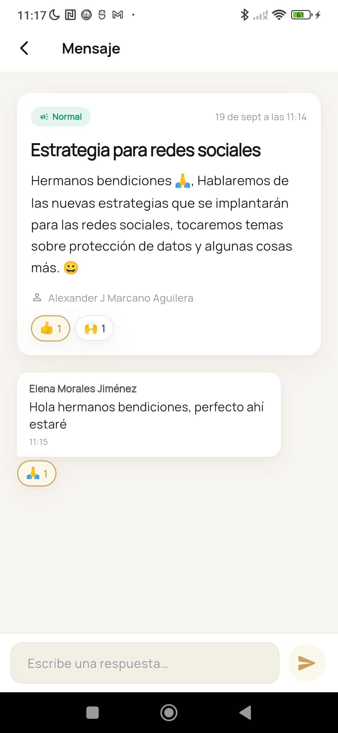 Chat de ministerio con reacciones en la app móvil